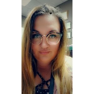 Meet your Posher, Alexis